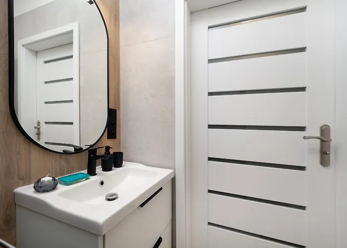 Fabryczna - Workspace, Balcony - By Rentujemy Apartment